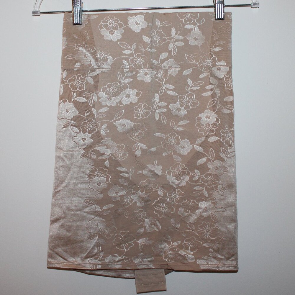 Bali 8557 Firm Control Shaping Half Slip Nude Floral Jacquard Size M